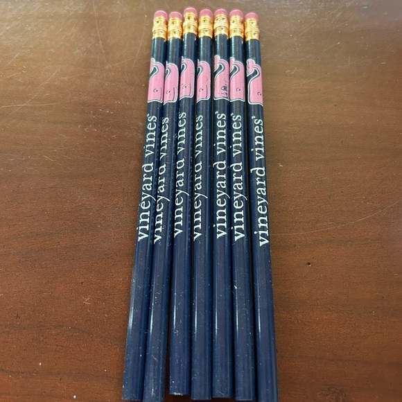 Set of 7 brand new unsharpened Vineyard Vines whale‎ logo pencils - Picture 1 of 3